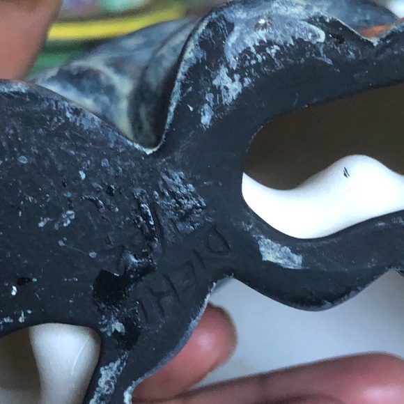 3 Inuit figurines, 2 by Diehl and the other is signed Scott 1979, - Picture 9 of 11